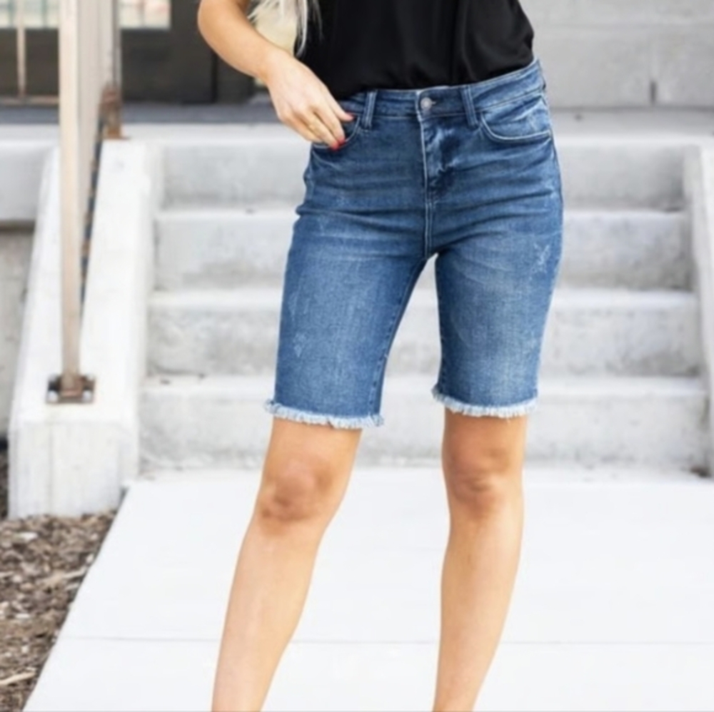 INC‎ slim tech distressed high rise mom Bermuda raw hem shorts plus size 24